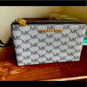 Michael Kors Wristlet Wallet